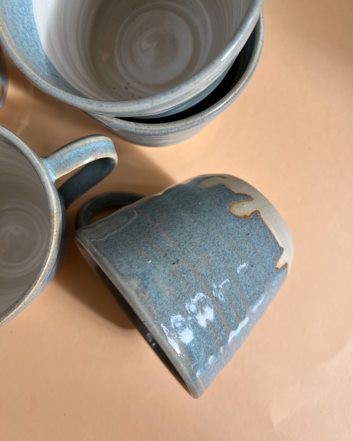 Grande tasse bleue belge - vague de réconfort 2 Grande tasse bleue belge - vague de réconfort – Image 2