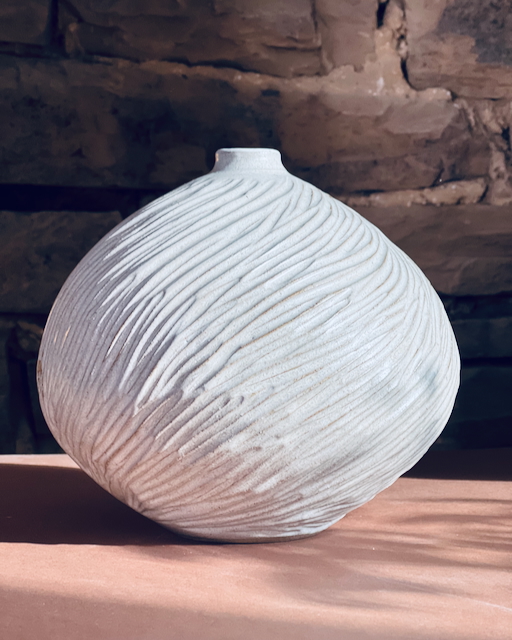 Vase en céramique texturé et rond