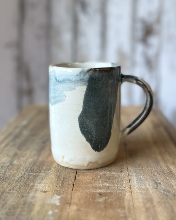 Tasse chic noir et blanc en céramique avec motifs