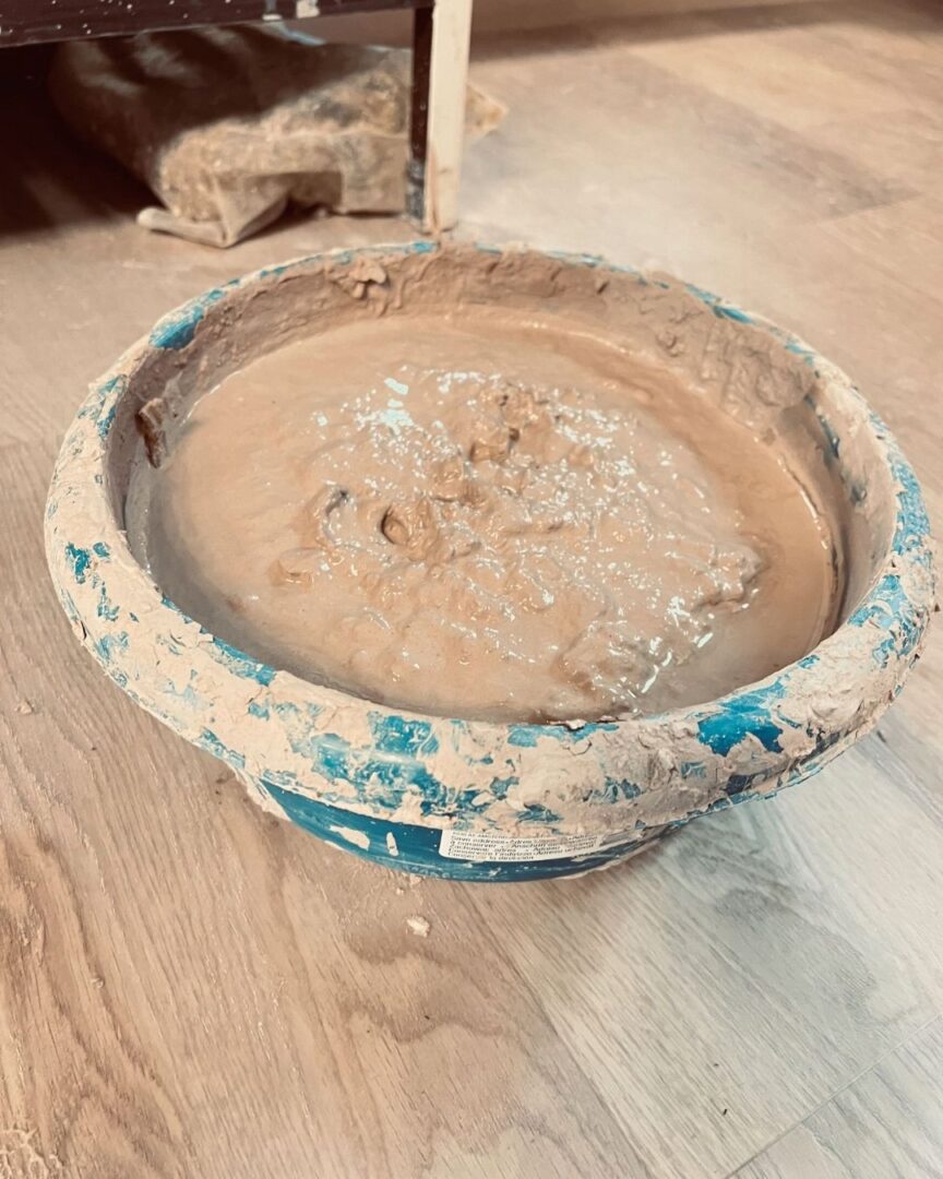 Bassine de terre prête à recyclée